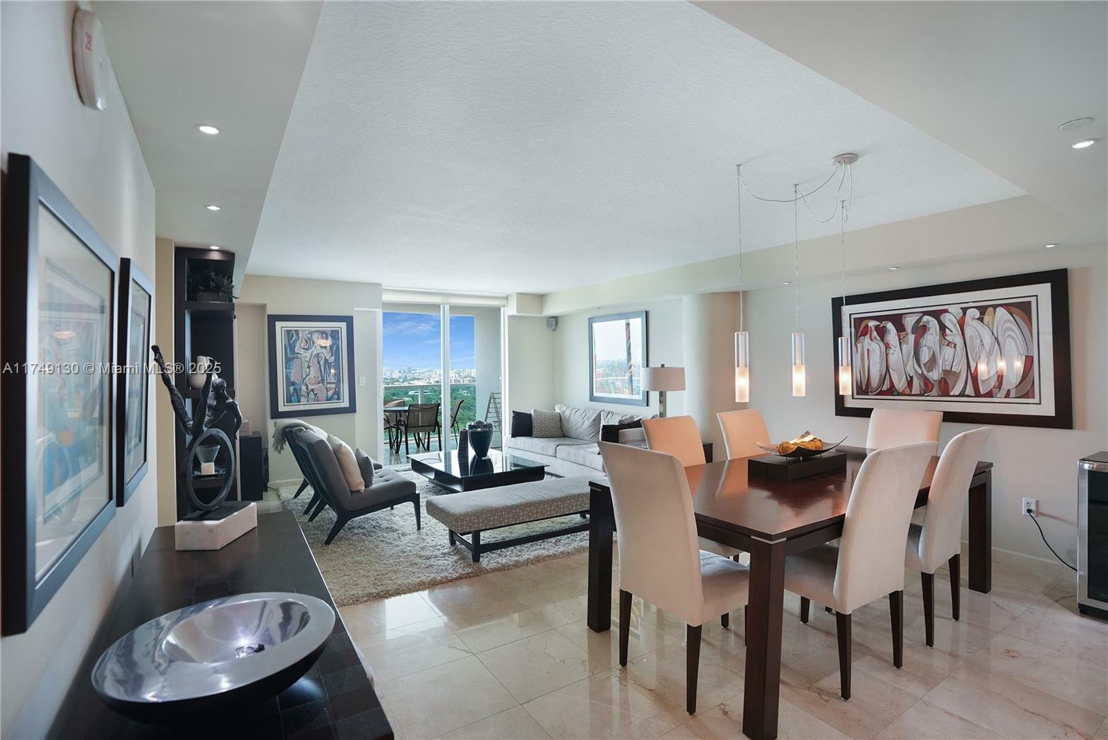 Property Photo:  2101 Brickell Ave 1812  FL 33129 