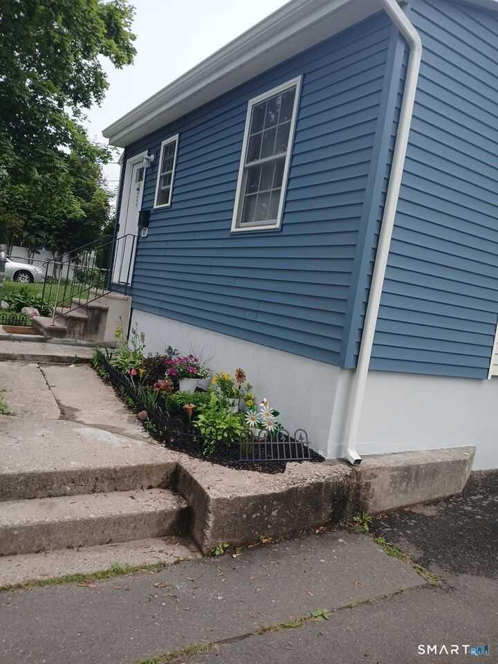 Property Photo:  196 Frederick Street  CT 06010 