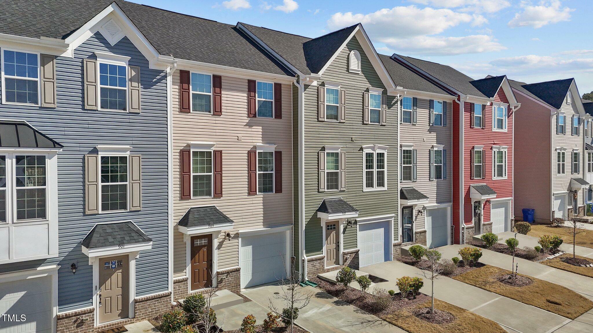 Property Photo: 905 Arnold Place Drive NC 27526
