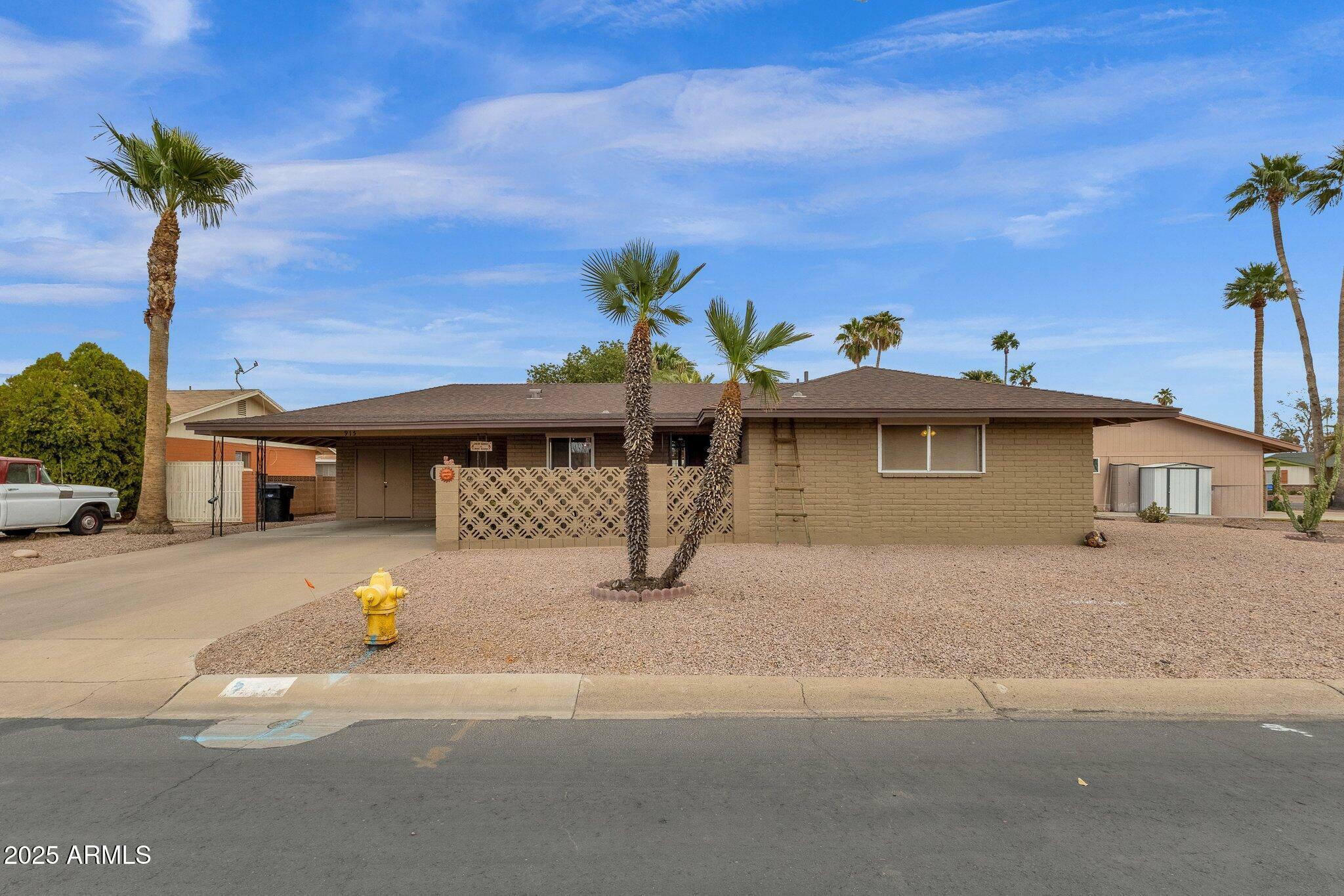 Property Photo: 915 S Saranac Avenue AZ 85208