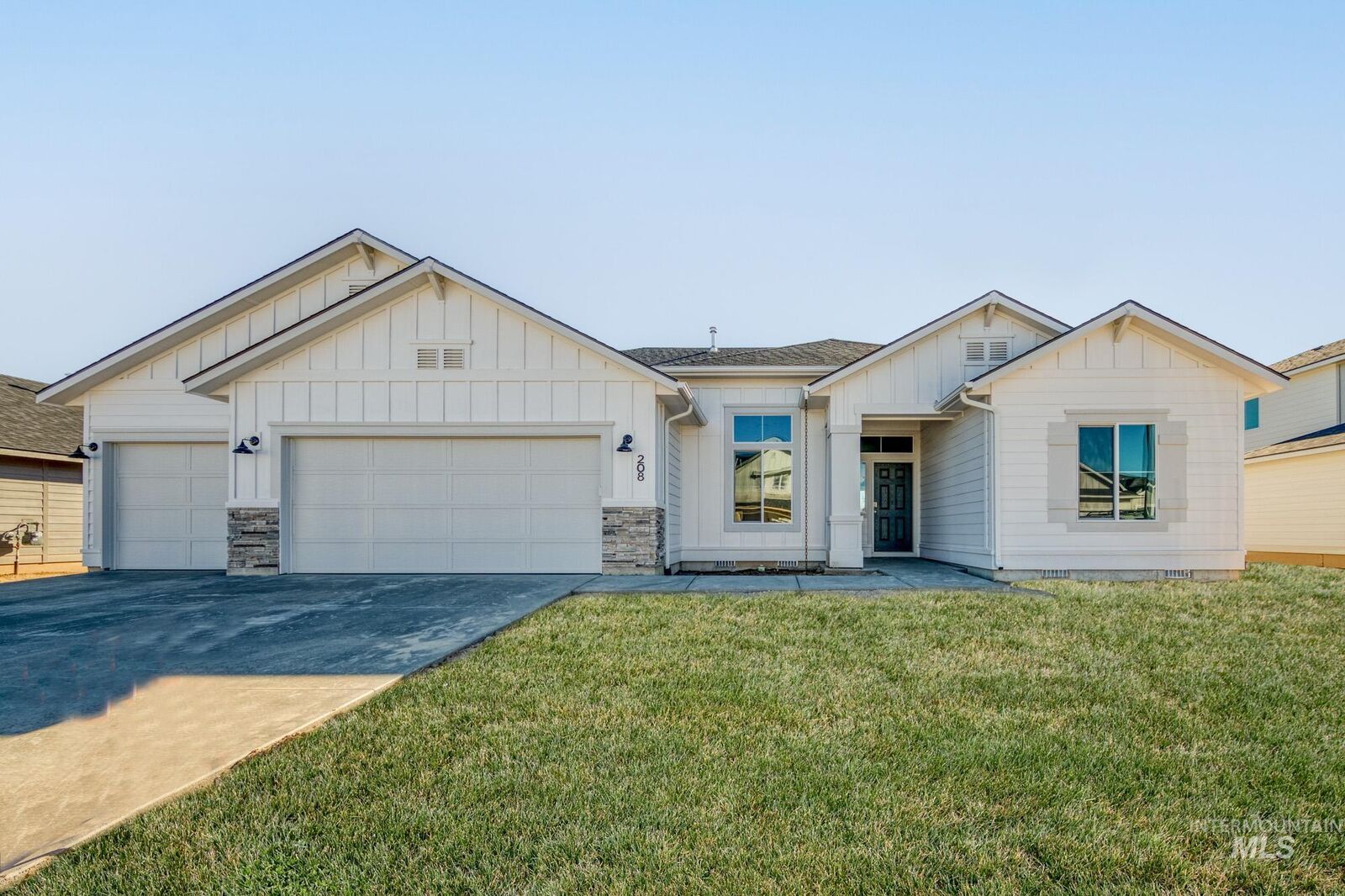 Property Photo:  208 Aquamarine Ave  ID 83605 