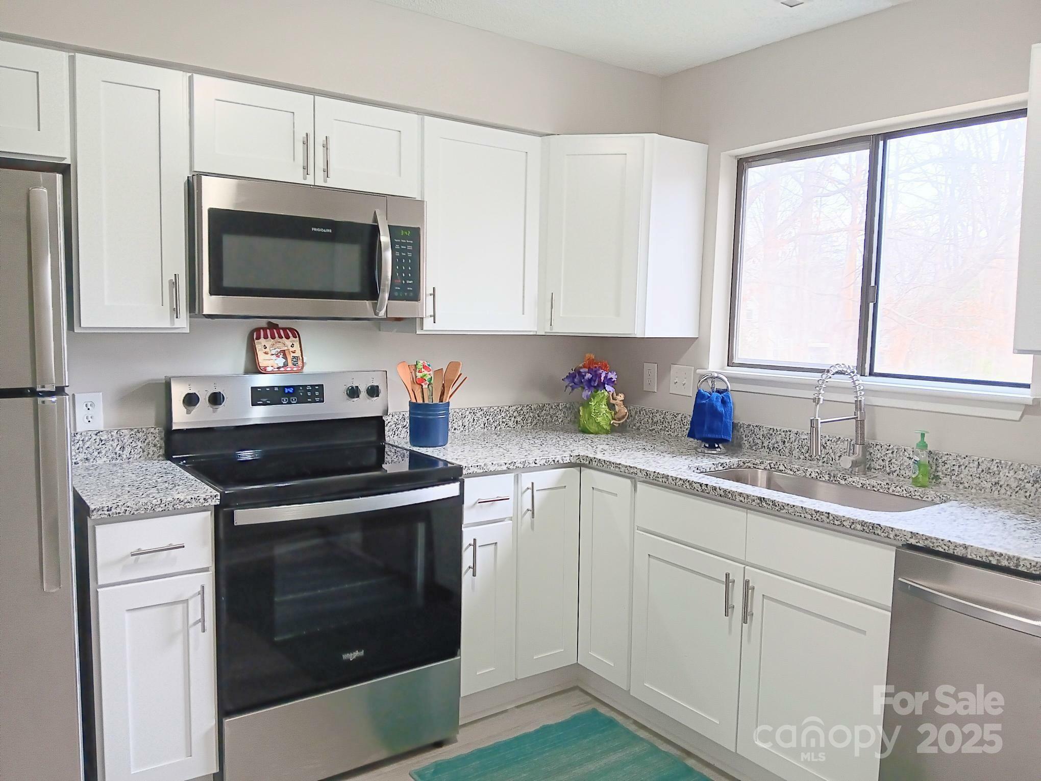 Property Photo: 3240 Heathstead Place NC 28210