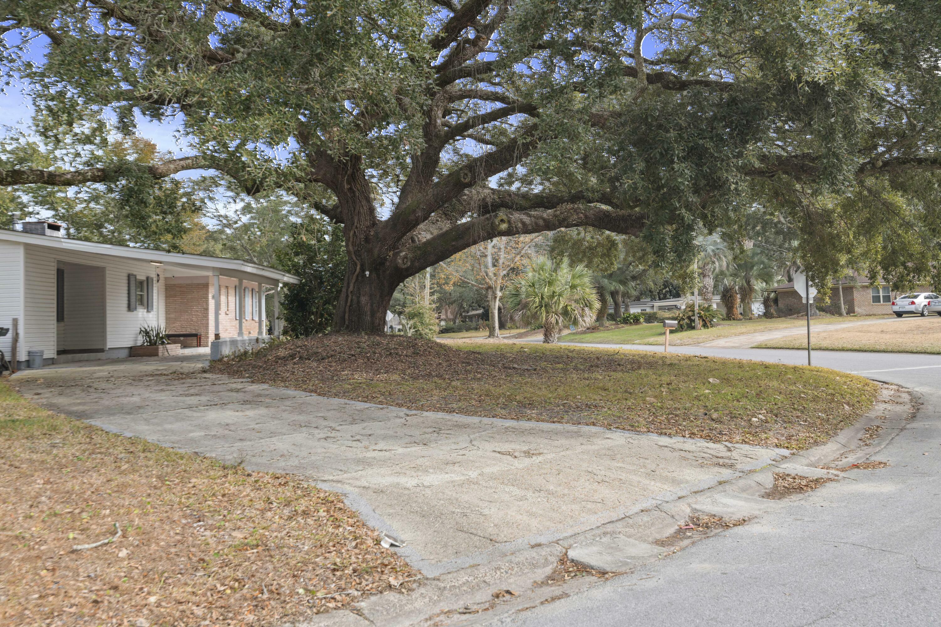 Property Photo:  319 SE Elliott Road  FL 32548 