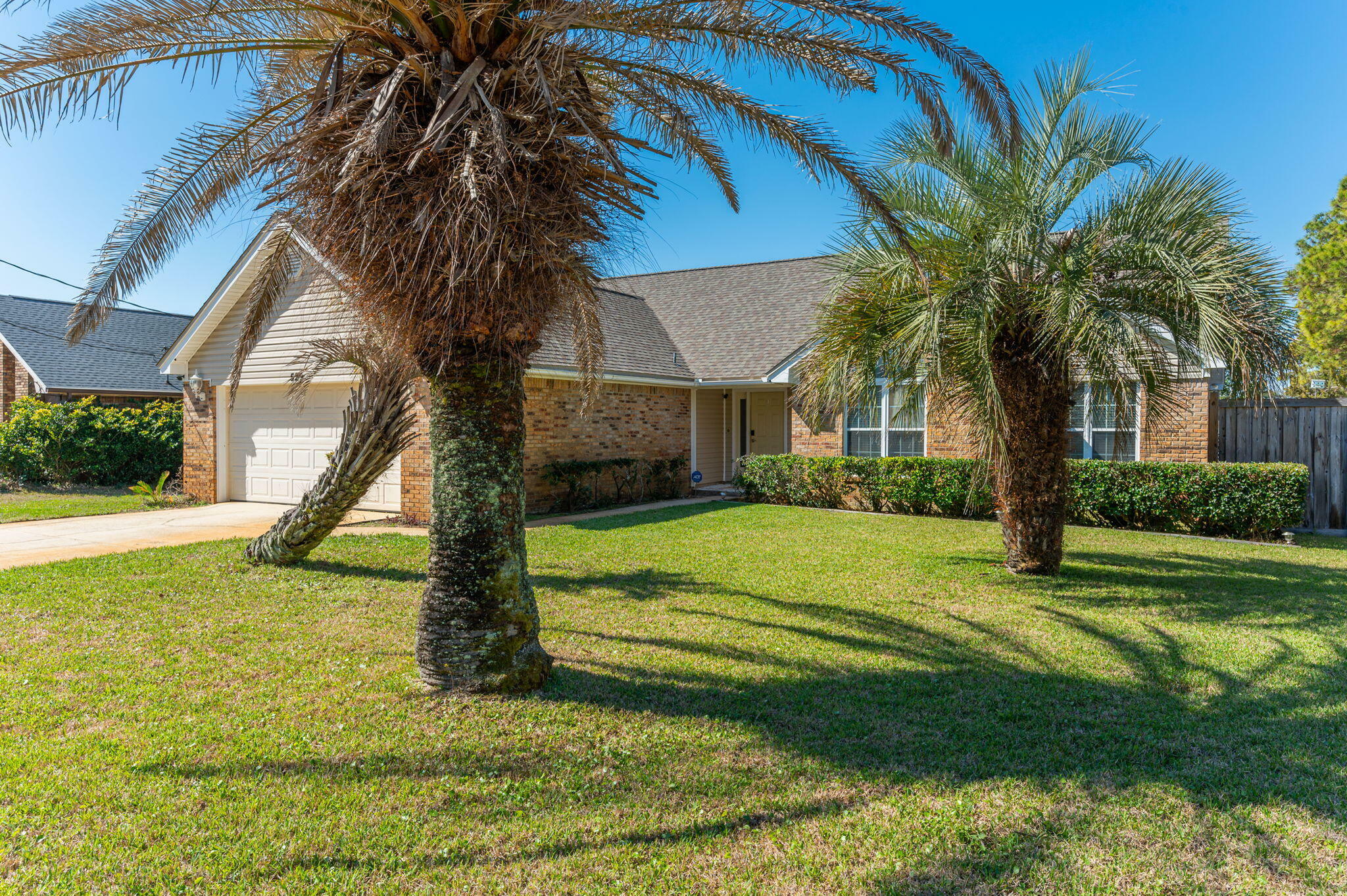 Property Photo:  529 E Timberlake Drive  FL 32569 