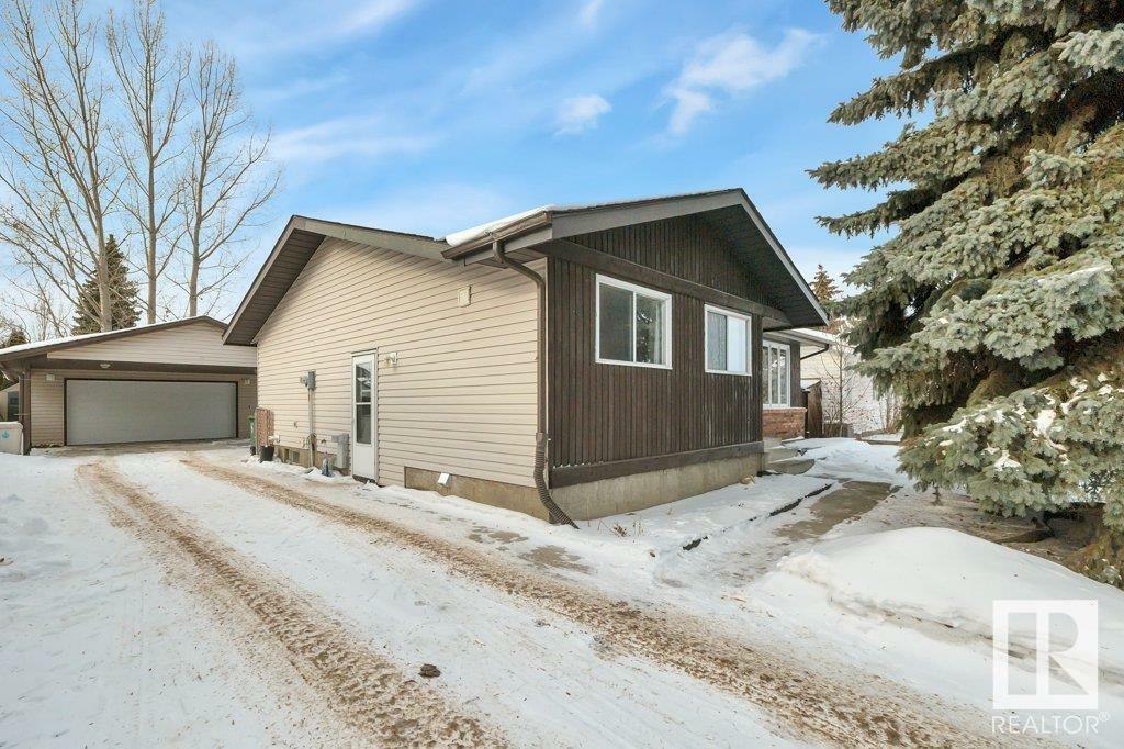 Photo de la propriété:  4413 54 Avenue  AB T4X 1J6 