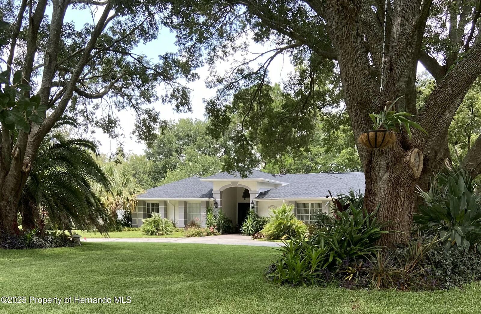 Property Photo:  1000 Florian Way  FL 34609 