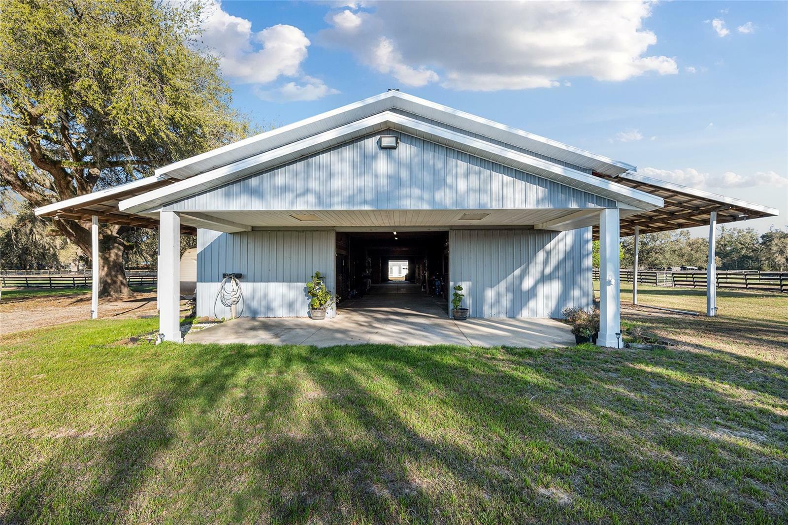 Property Photo: 815 SE 145th Street FL 34491