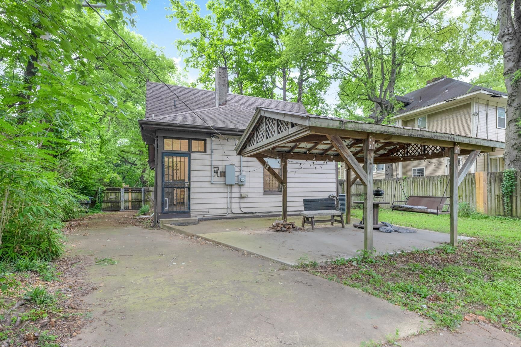 Property Photo: 1151 Central Ave TN 38104