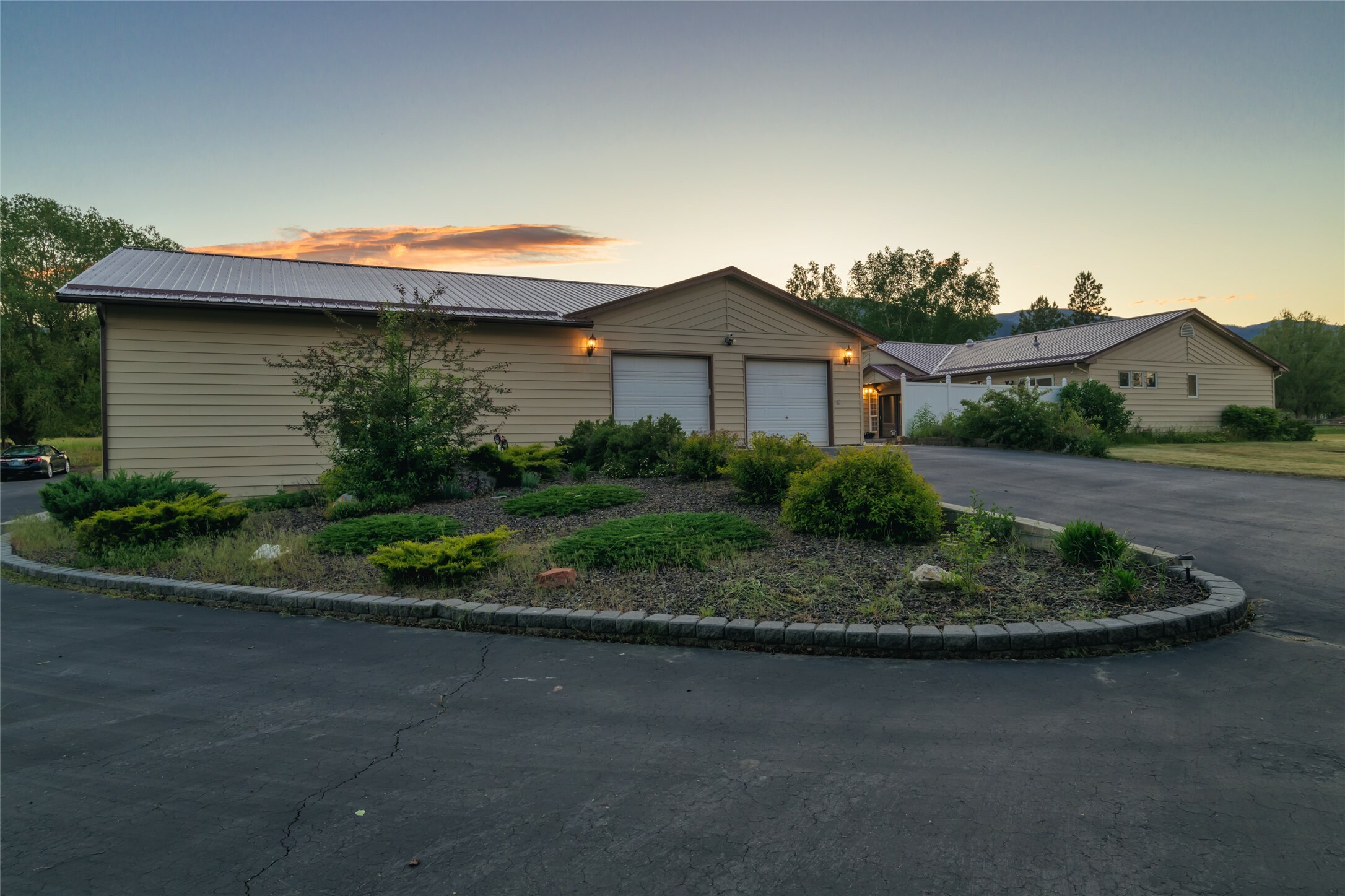 Property Photo: 4901 Hoblitt Lane S MT 59833