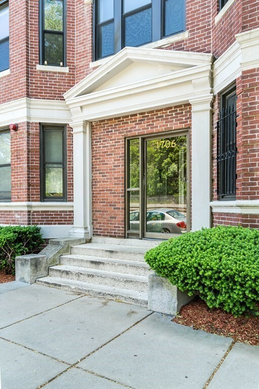 Property Photo:  1706 Commonwealth Ave 21  MA 02135 