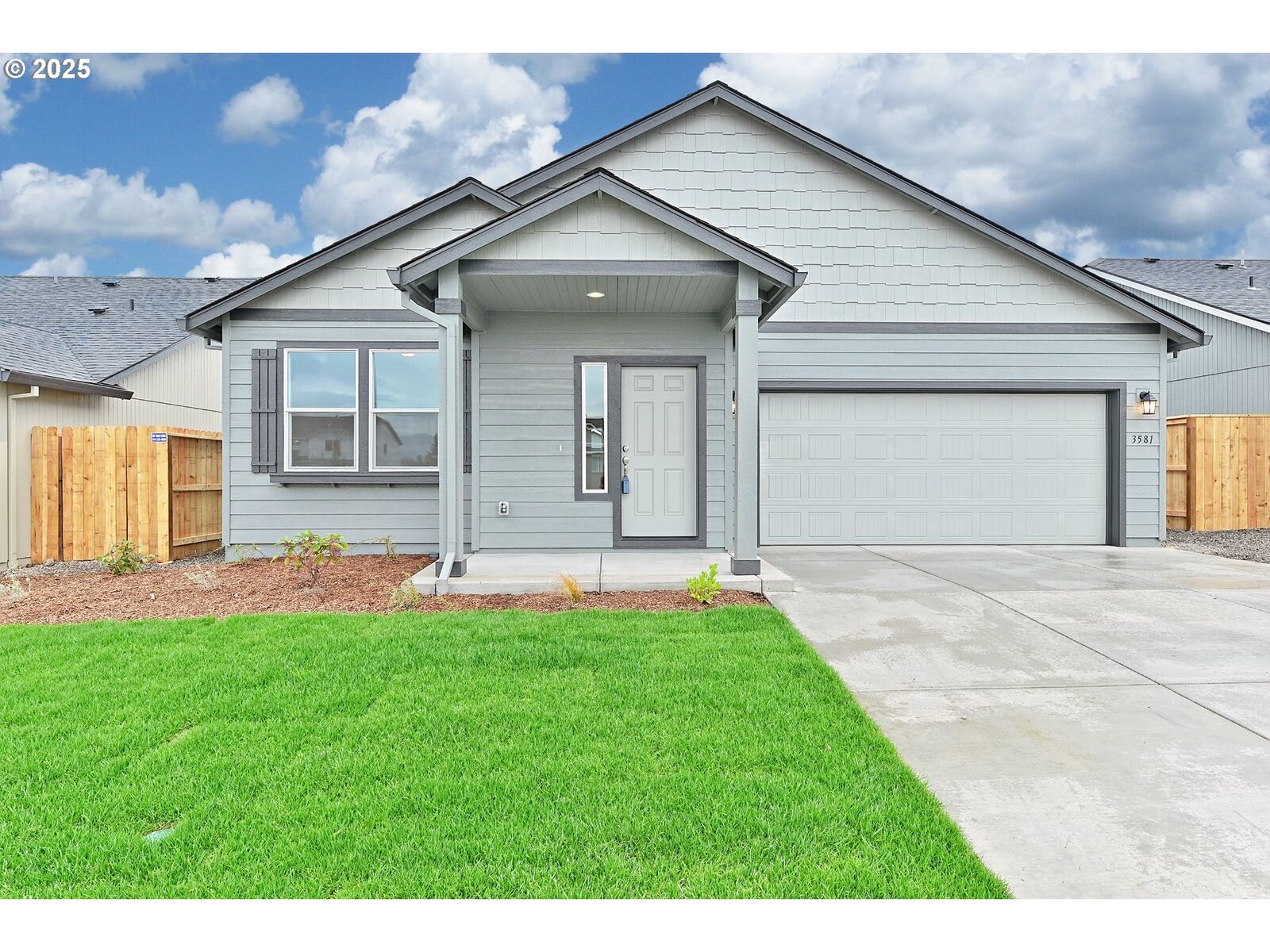 Property Photo:  5111 Holly St  OR 97478 
