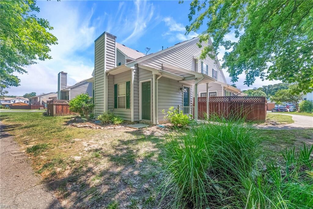 Property Photo: 907 Hamlet Ct VA 23693