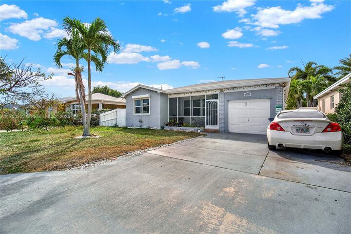 Property Photo: 1317 N M St FL 33460