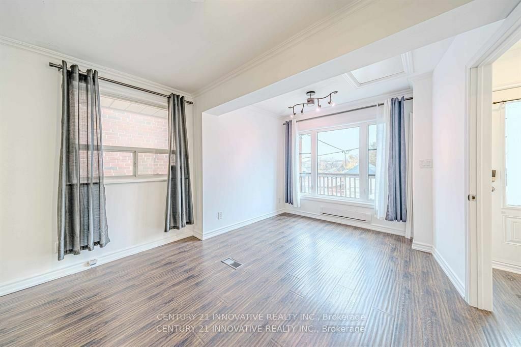 Property Photo:  523 Westmount Ave Upper  ON M6E 3N6 