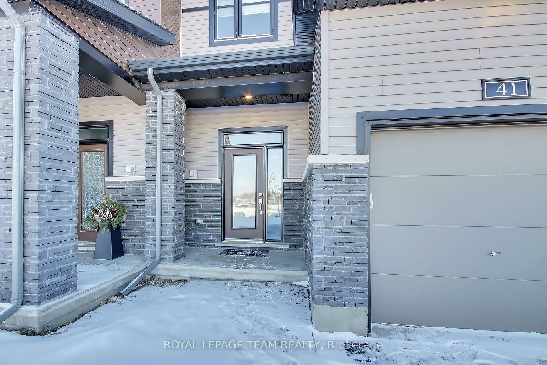 Property Photo: 41 Finglas Court ON K2J 6Y6