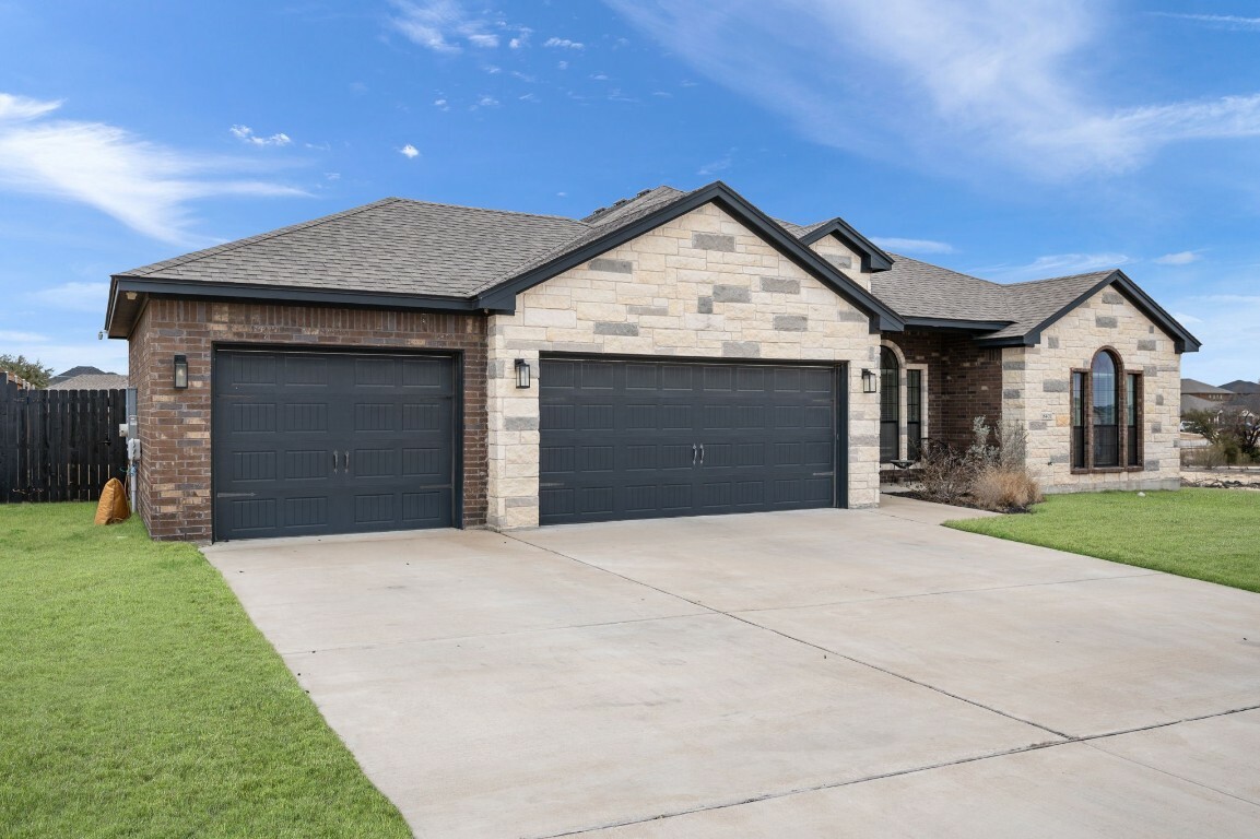 Property Photo: 8401 Preserve Trail TX 76542