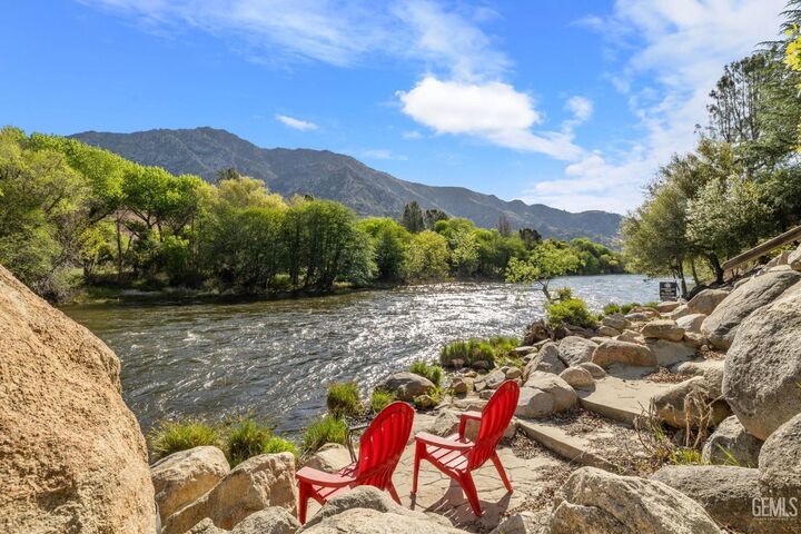 Property Photo: 848 Burlando Road CA 93238