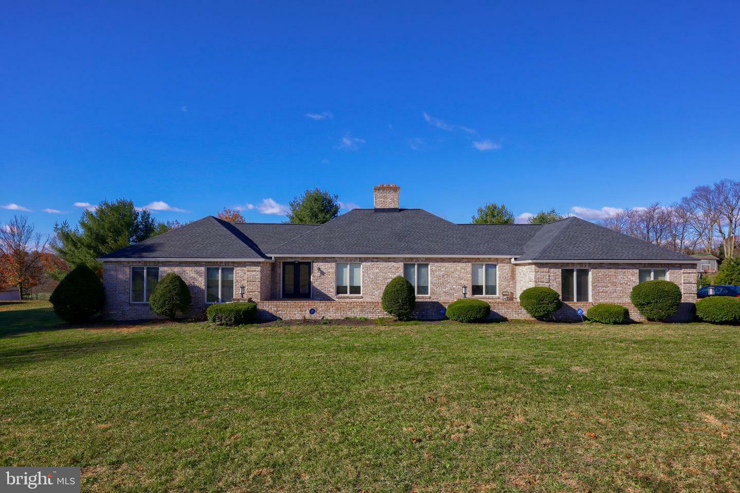 Property Photo:  276 E Canal Road  PA 17033 