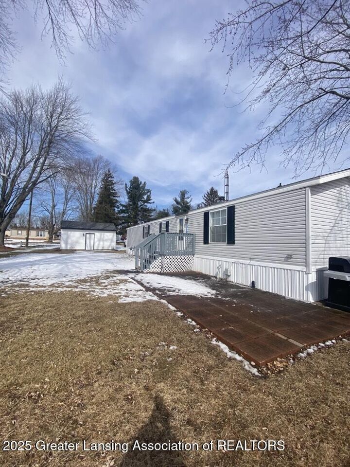 547 Norvell Beach Drive  Brooklyn MI 49230 photo