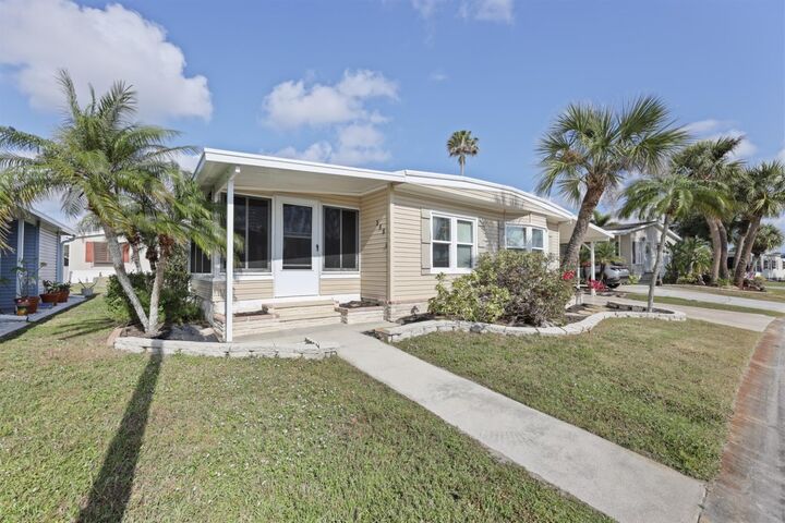 Property Photo:  2100 Kings Highway 305  FL 33980 