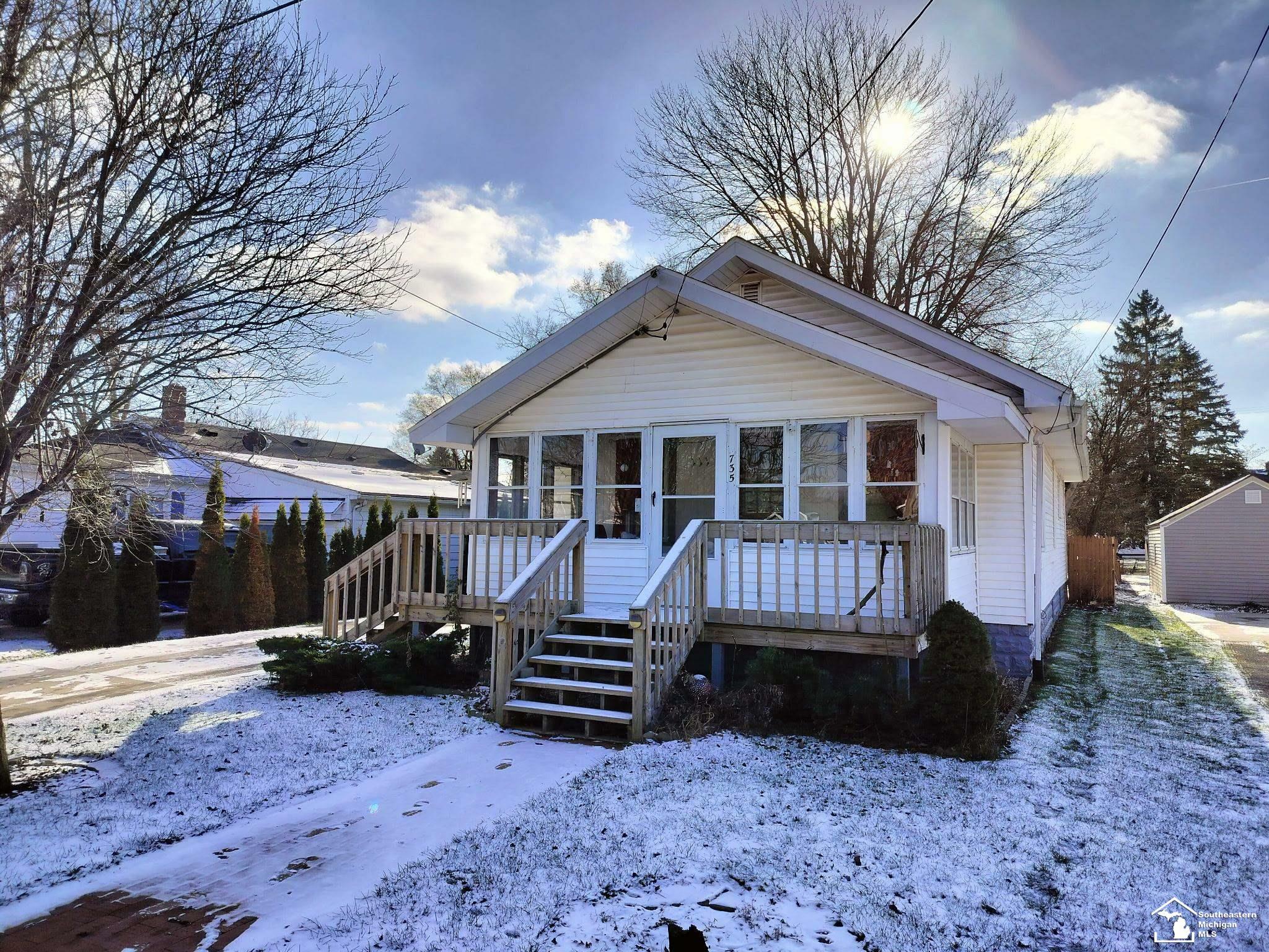 Property Photo: 735 Orchard Avenue MI 48182