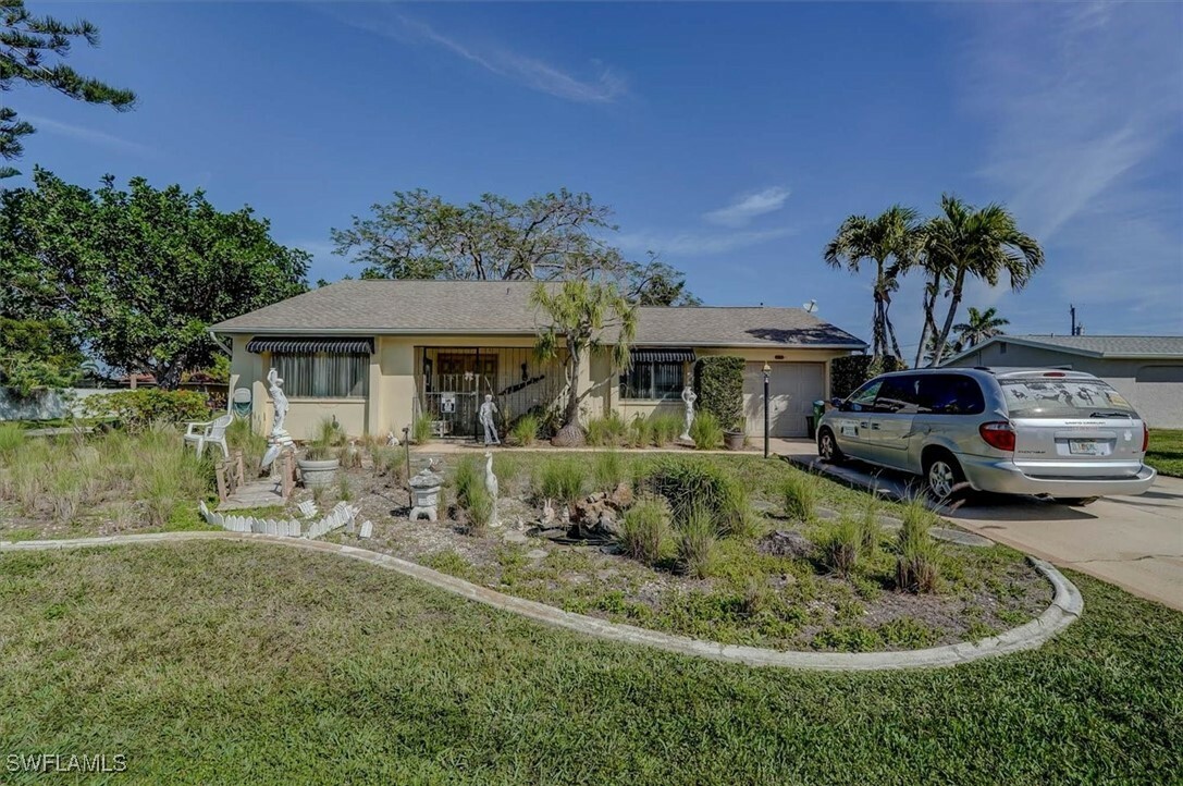 Property Photo: 1201 SE 33rd Terrace FL 33904
