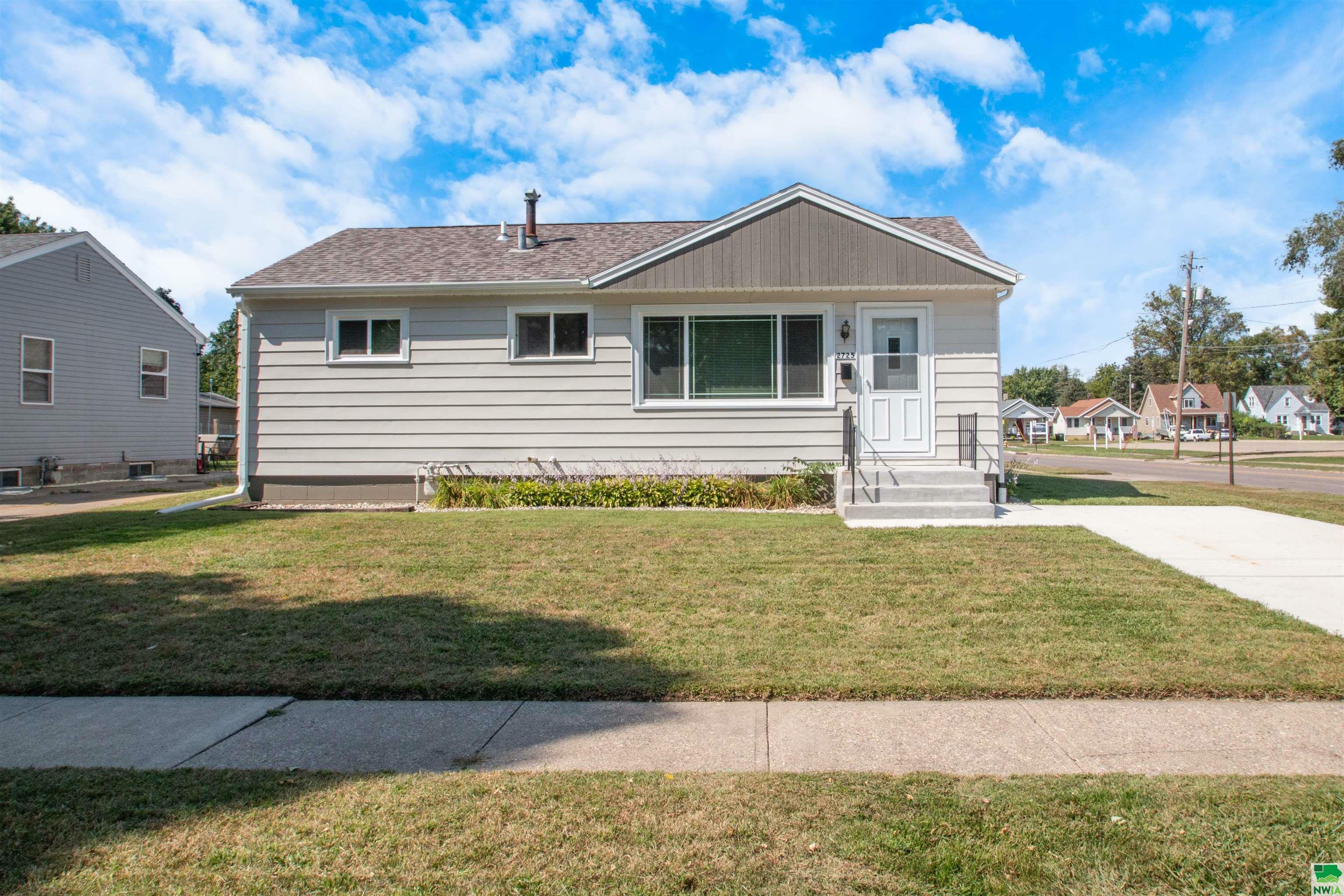 Property Photo:  2725 Center St  IA 51103 