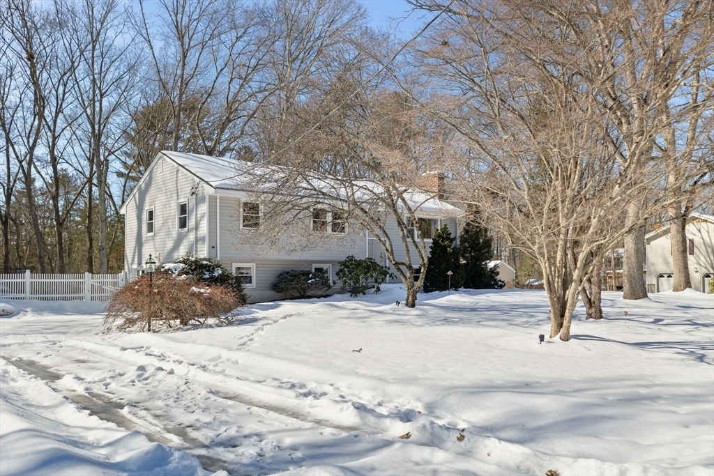 Property Photo:  7 Dean Cir  MA 01810 