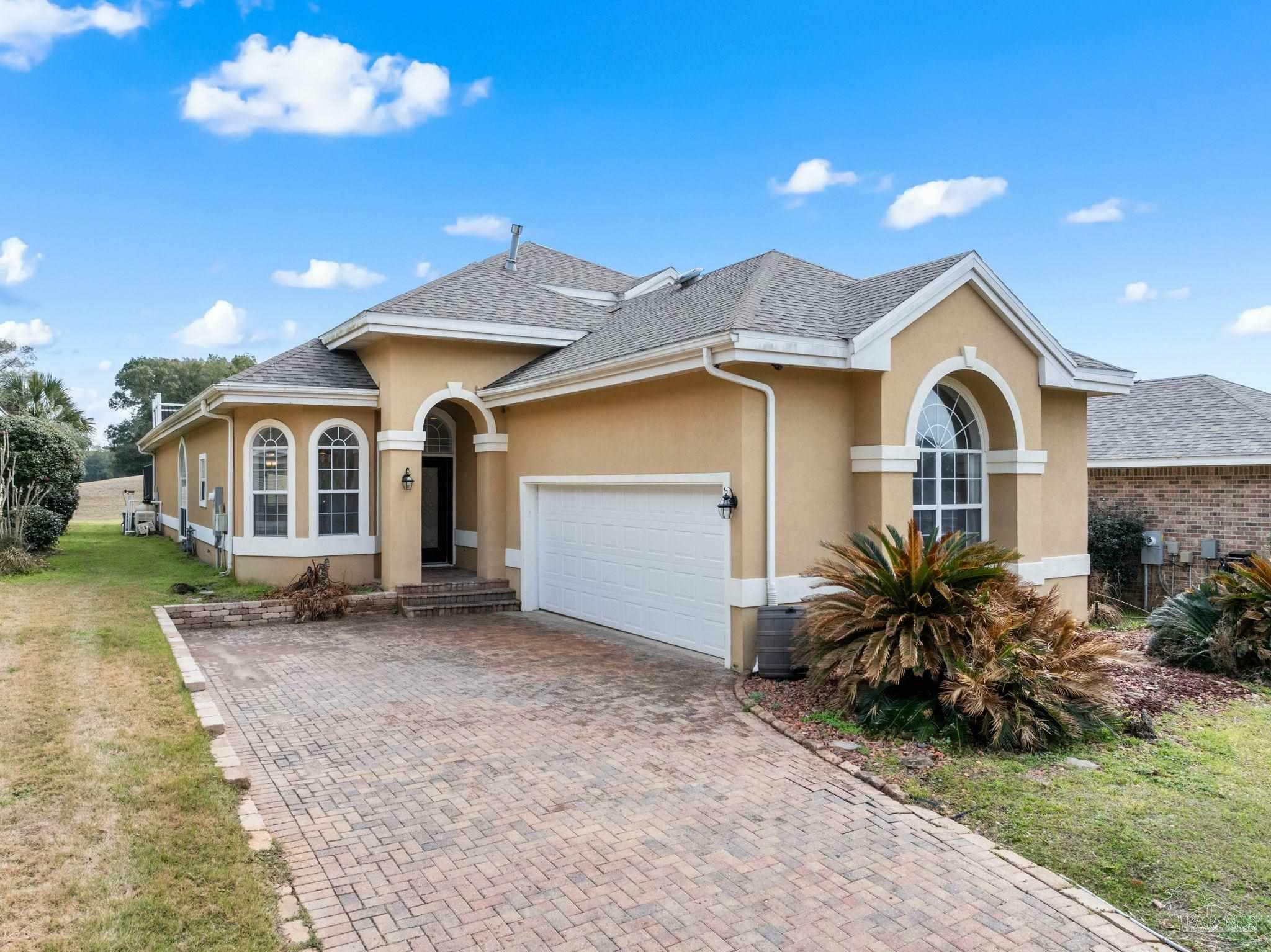 Property Photo: 2083 Downing Dr FL 32505
