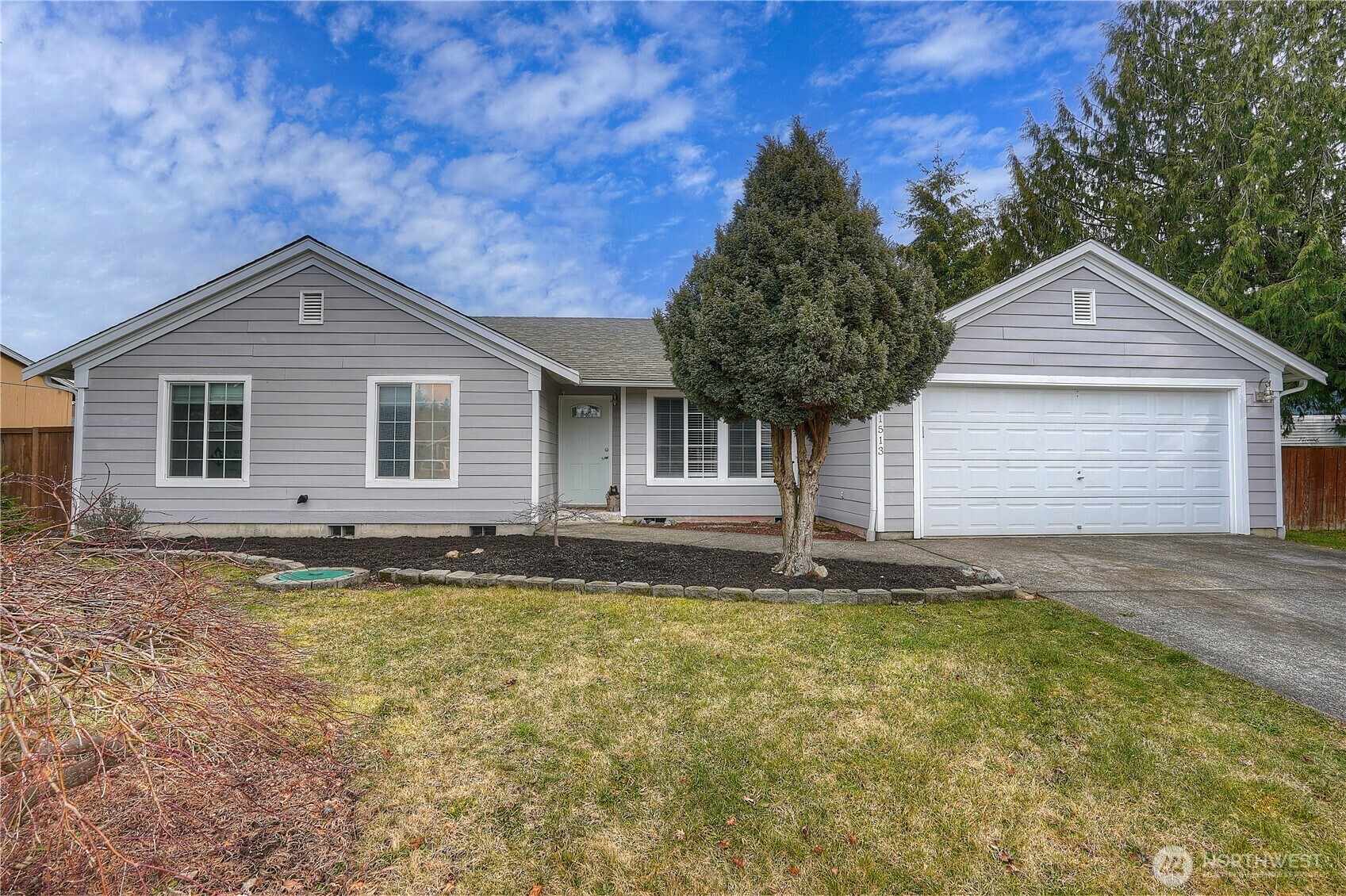 Property Photo: 21513 41st Avenue E WA 98387