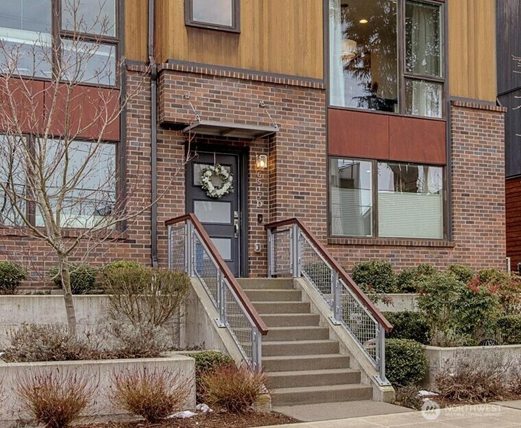 Property Photo: 6515 34th Avenue NE D WA 98115