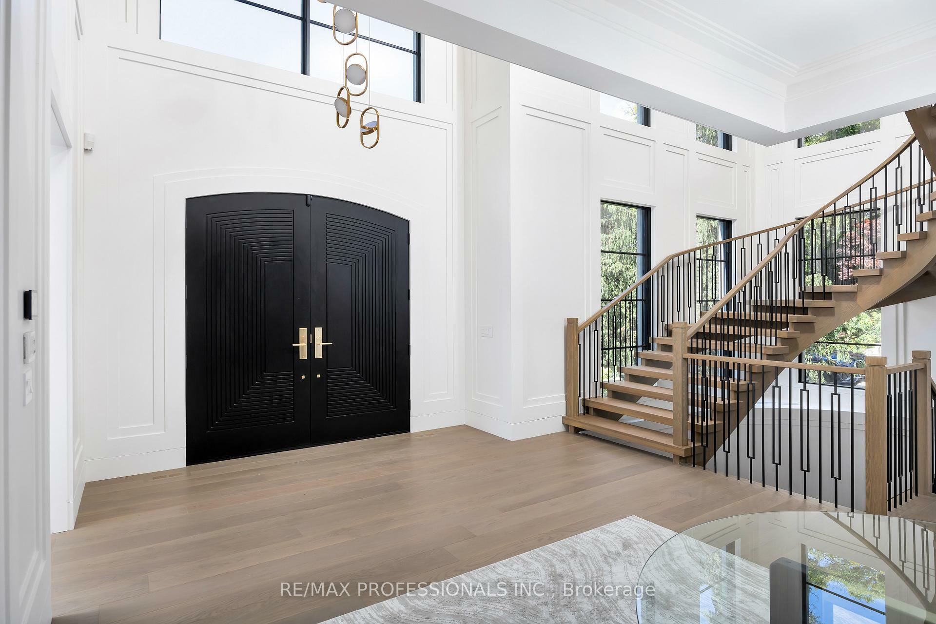 Property Photo: 15 Edenbrook Hill ON M9A 3Z7