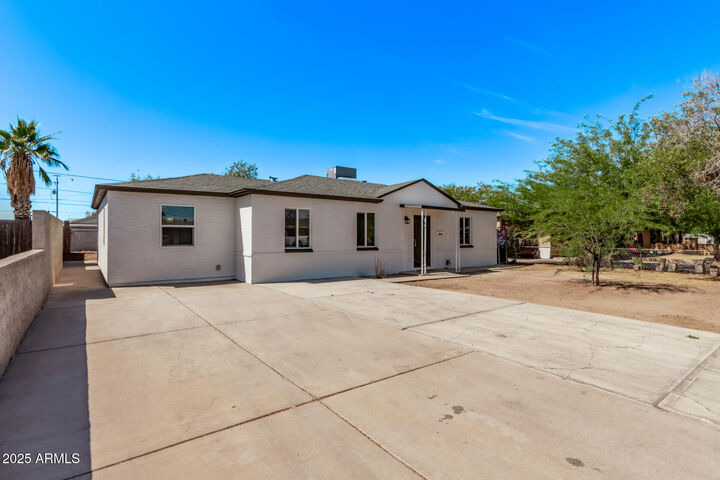 Property Photo: 3035 W Pierce Street AZ 85009