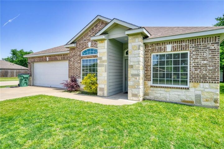1104 Jennifer Street  Madisonville TX 77864 photo
