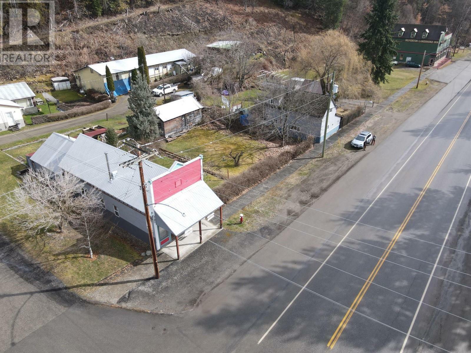 Property Photo: 124 Lake Avenue BC V0G 1S0
