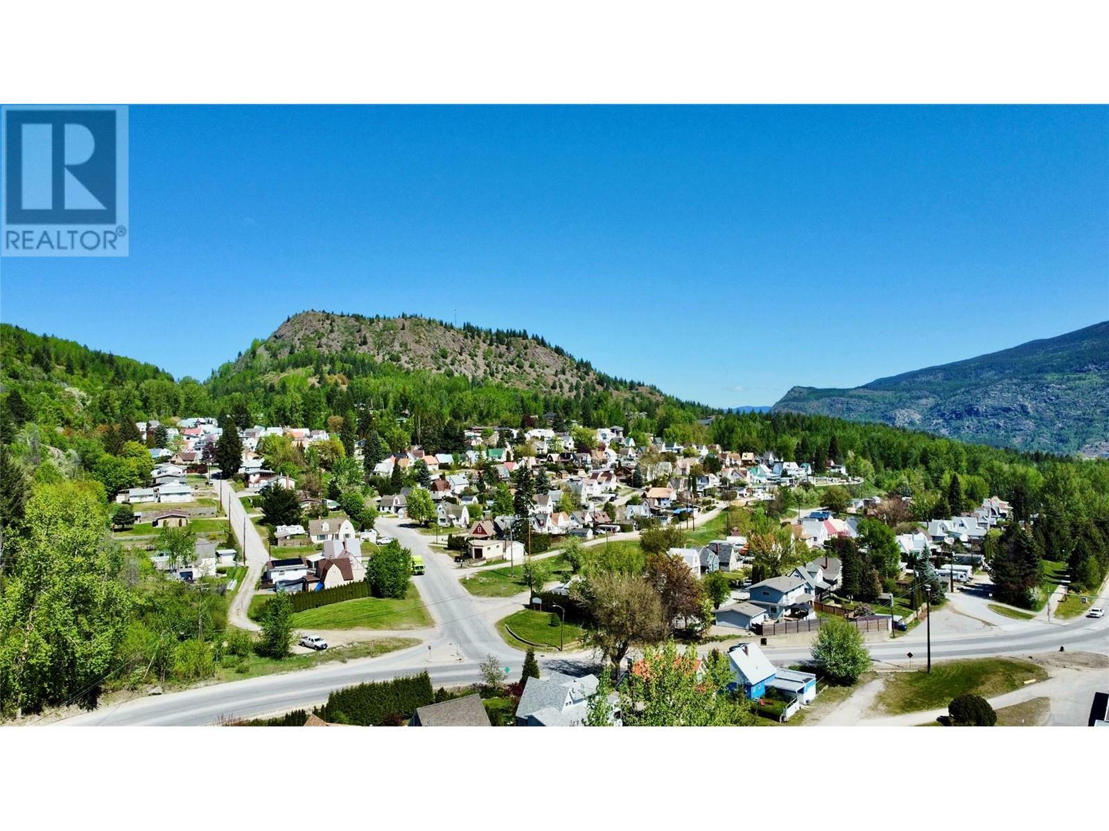 Property Photo: 827 Burns Avenue BC V1R 2G2