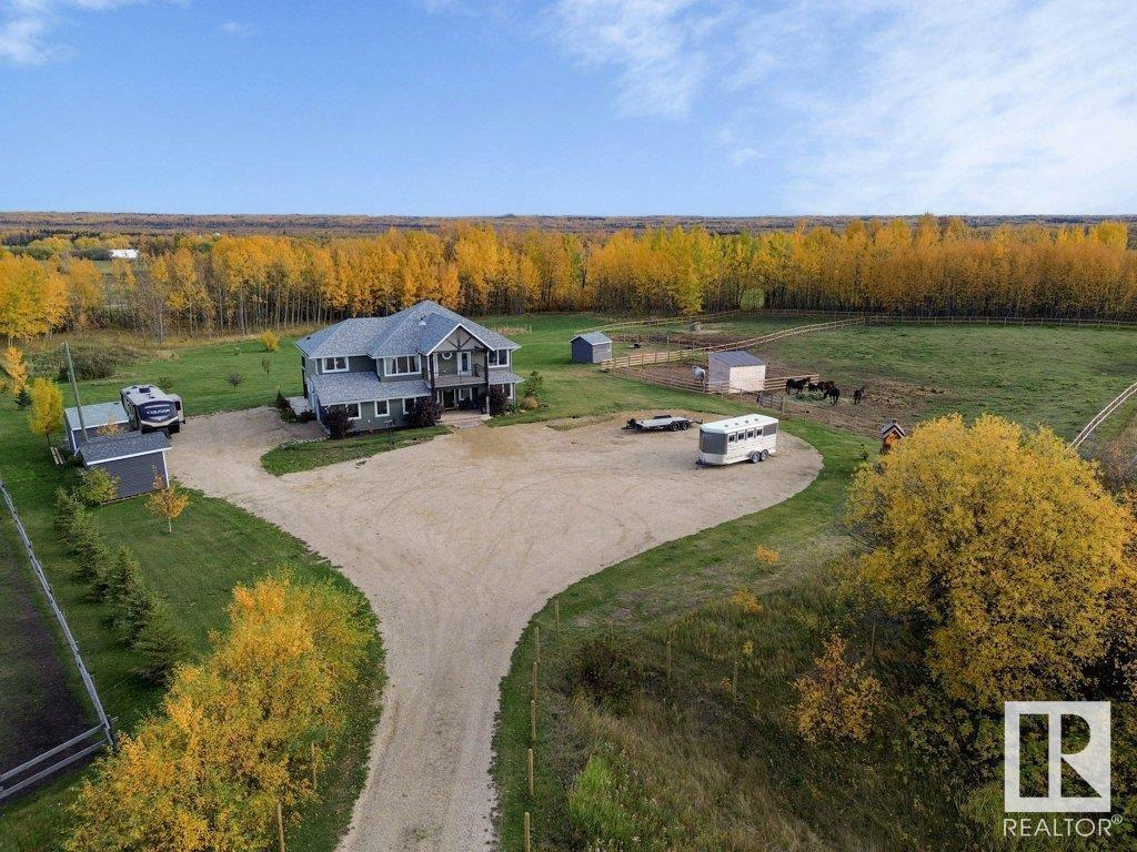 Property Photo:  19A 53509  Hwy 43  AB T0E 1V0 