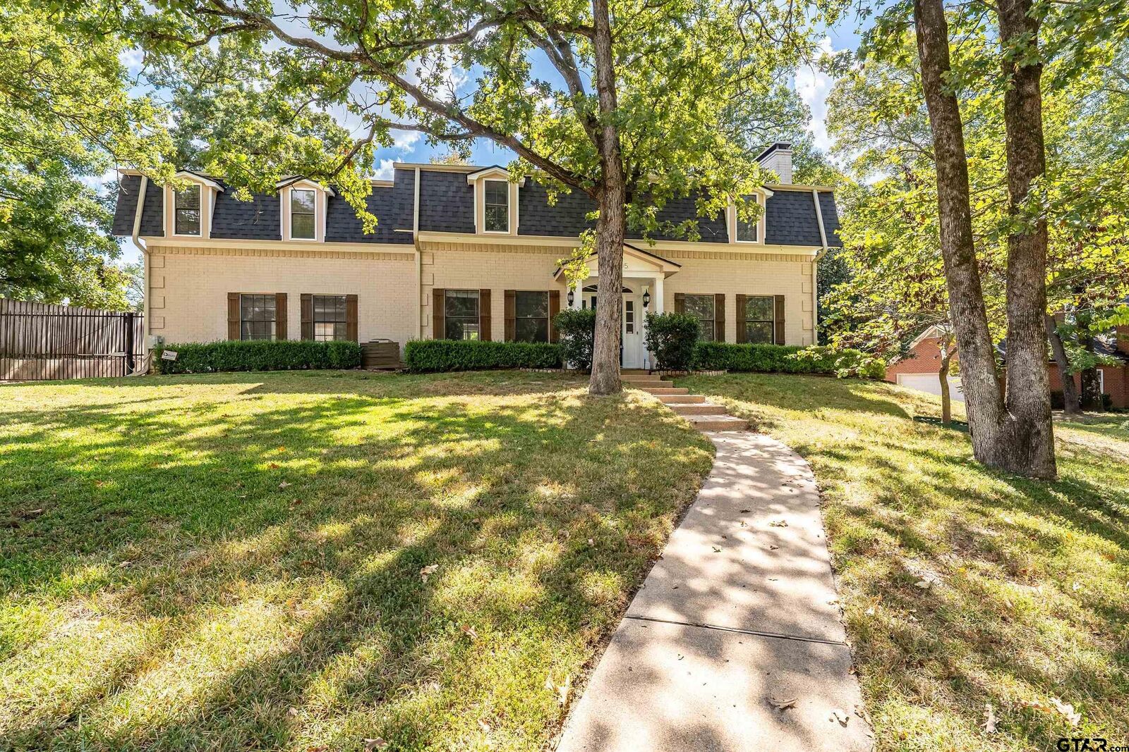 Property Photo:  1705 Devonshire Dr  TX 75703 