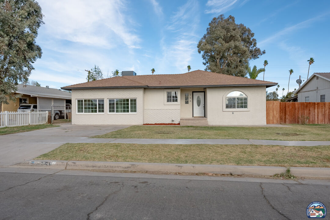 Property Photo: 756 Palm Ave CA 92250