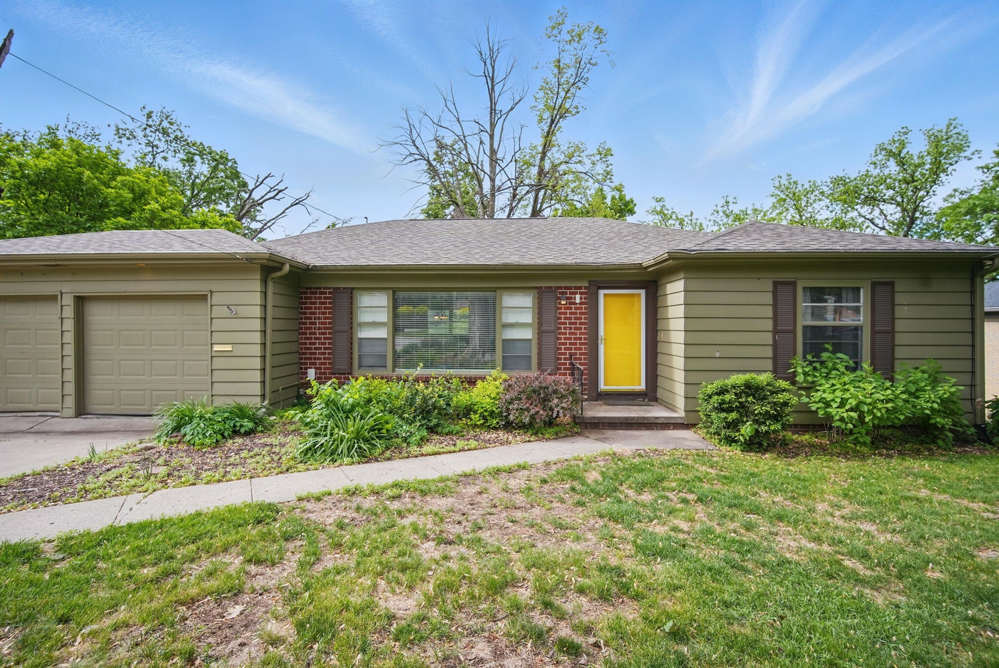 Property Photo: 5808 Chamberlain Drive IA 50312