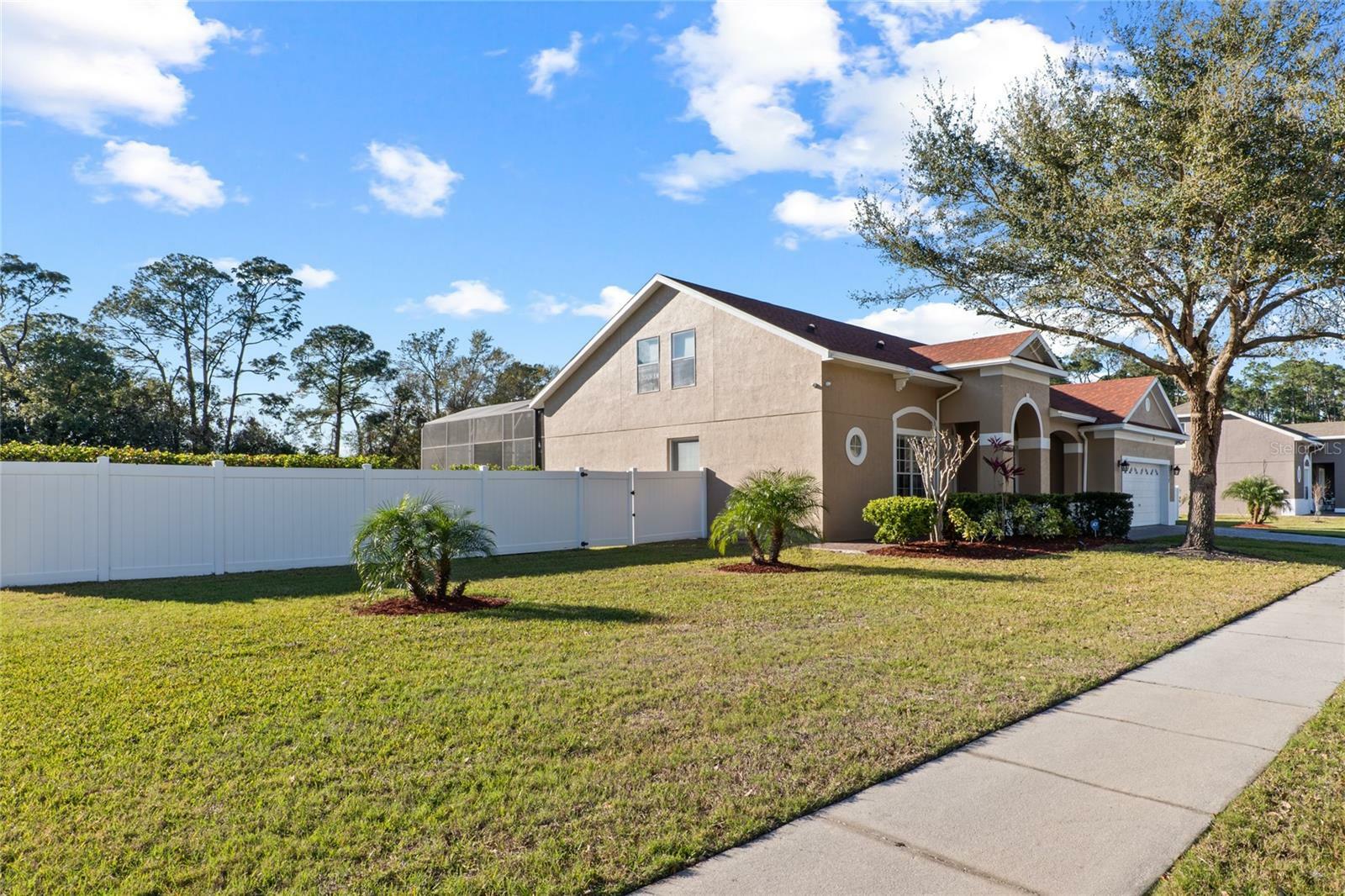 Property Photo:  8712 Irmastone Way  FL 32817 