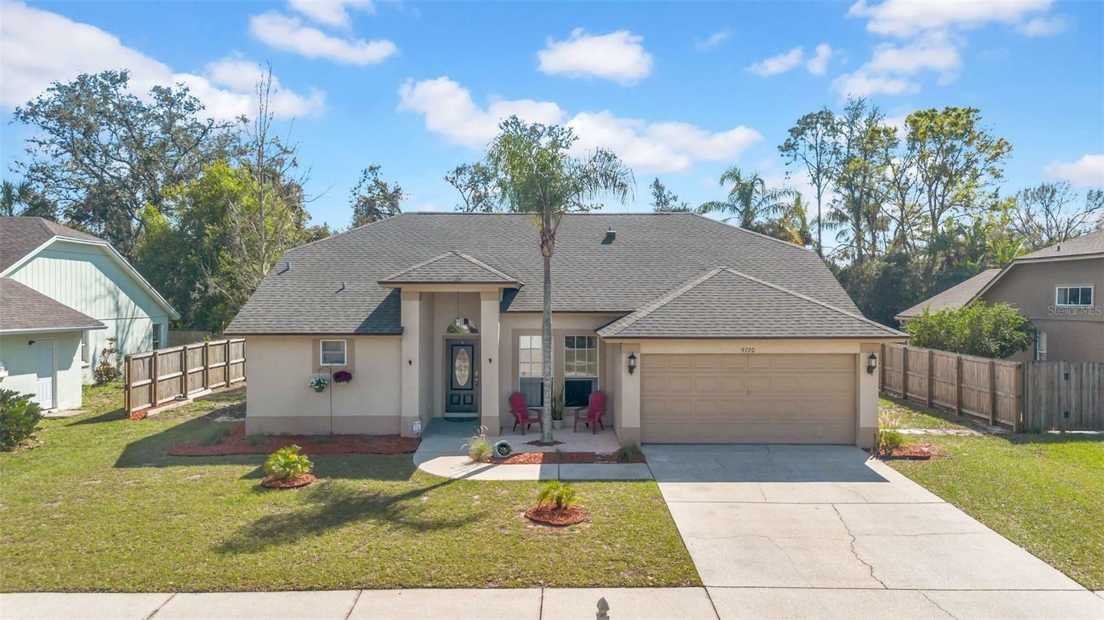 Property Photo: 9720 Glenpointe Drive FL 33569
