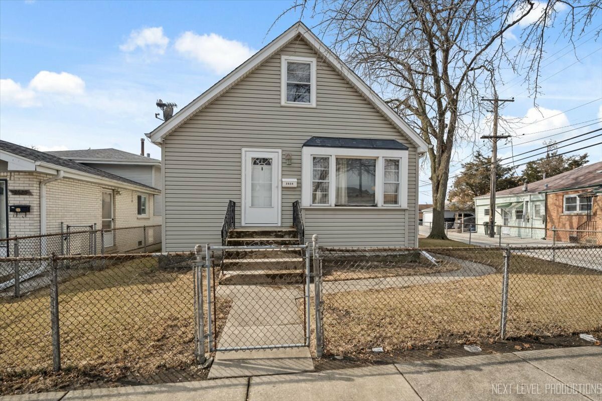 Property Photo:  2624 Hessing Street  IL 60171 