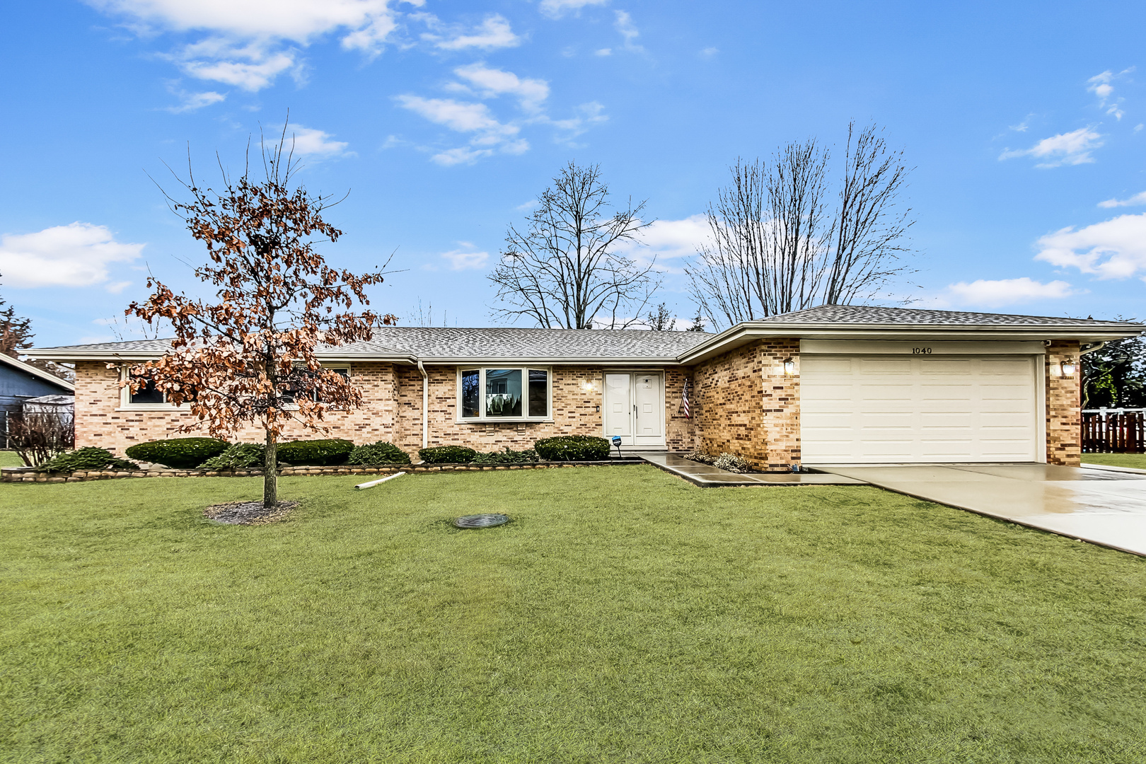 Property Photo: 1040 Tiverton Court IL 60193