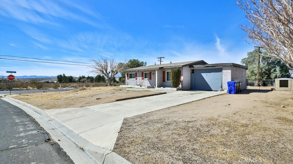 17316 Neptune Ave  Victorville CA 92394 photo