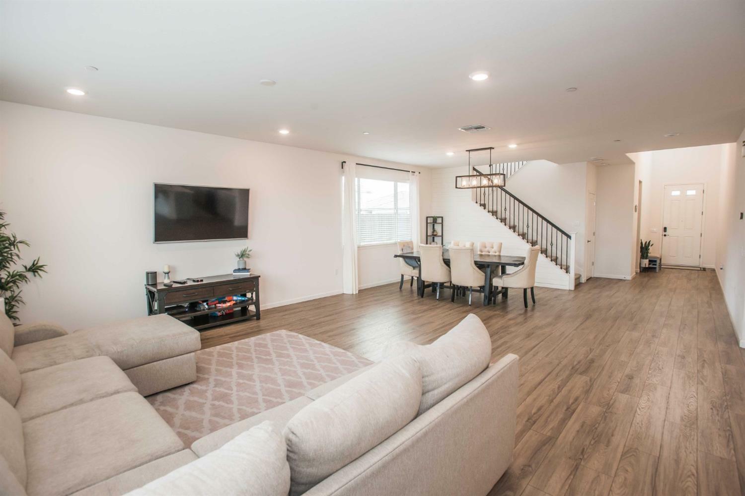 Property Photo: 9185 Buckeye Way CA 95829