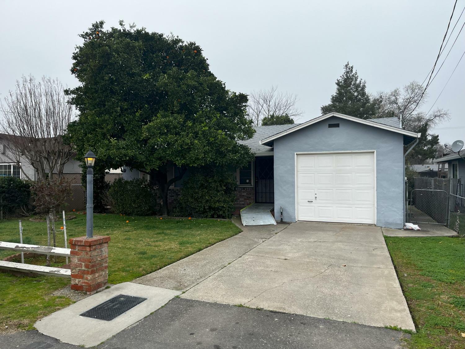 2733 Taft Street  Sacramento CA 95815 photo