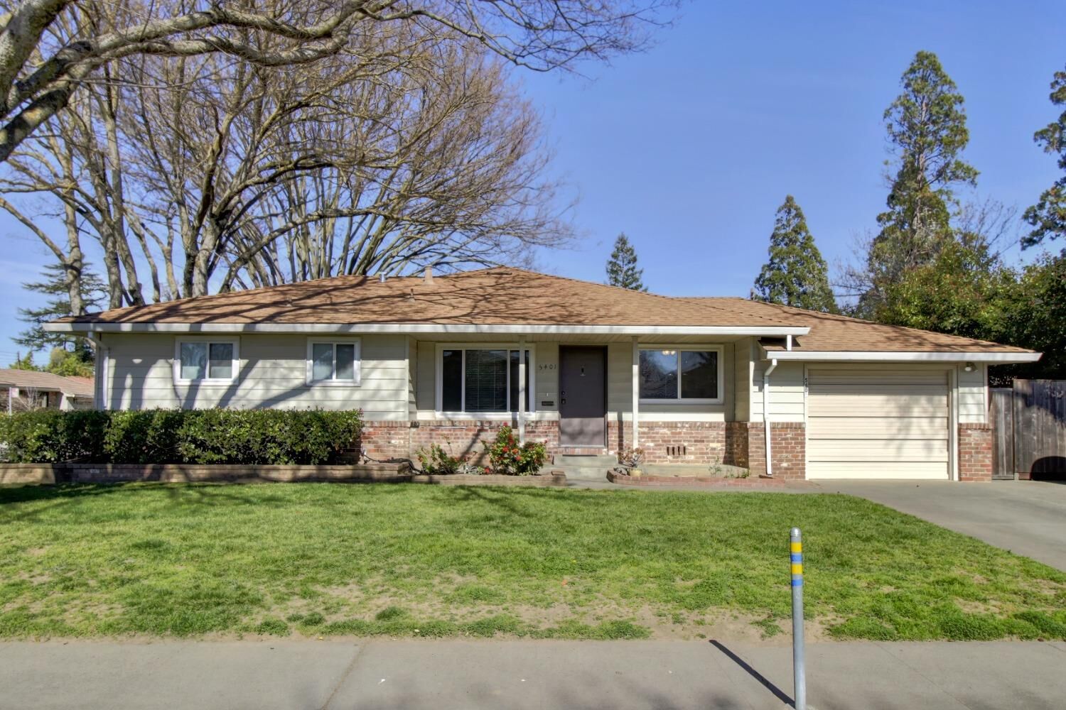 Property Photo: 5401 Hale Court CA 95819