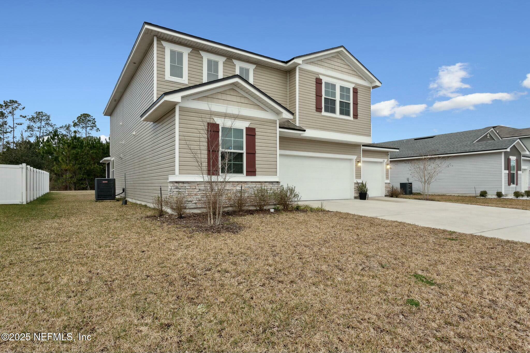 Property Photo:  1116 Persimmon Drive  FL 32068 