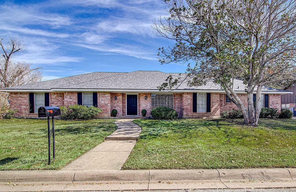 Property Photo: 6717 Del Prado Avenue TX 76133